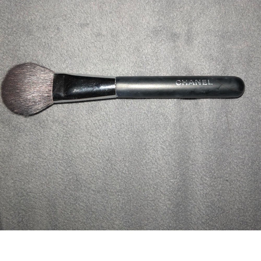 Chanel blush brush